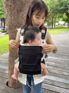 Joie_savvy四合一嬰兒揹帶-防風罩